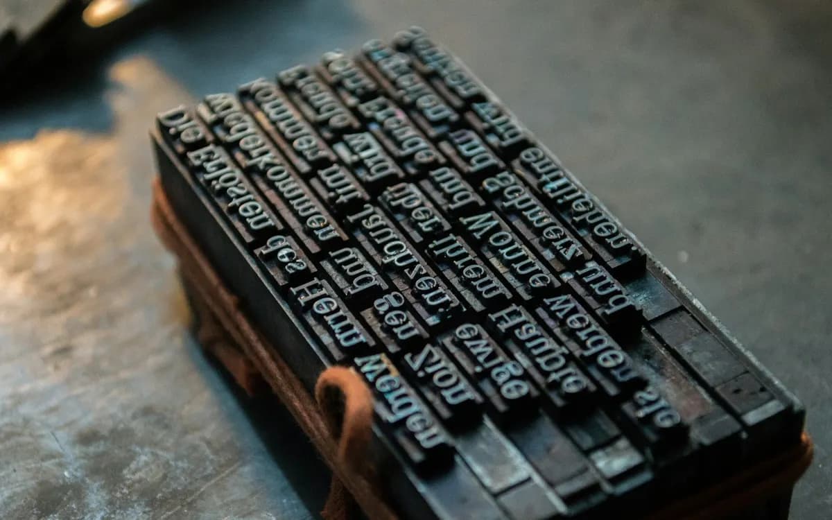 A block of composed metal type